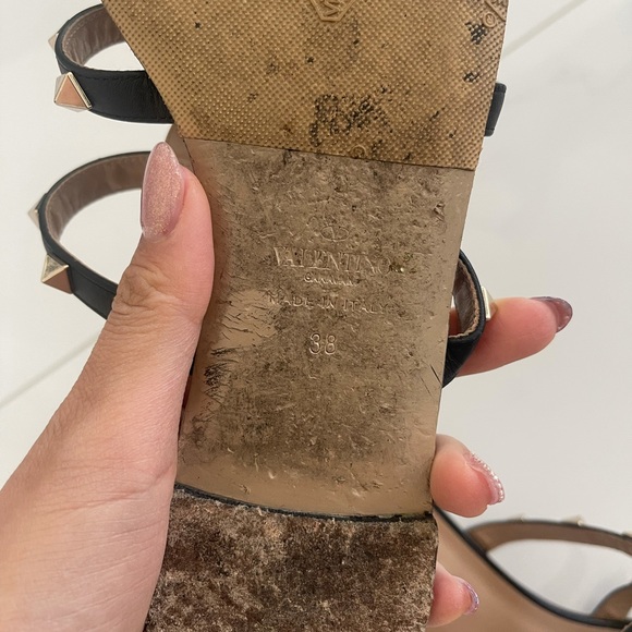 * Sold * 100% Authentic Valentino Rockstud sandals flats - Picture 2 of 6